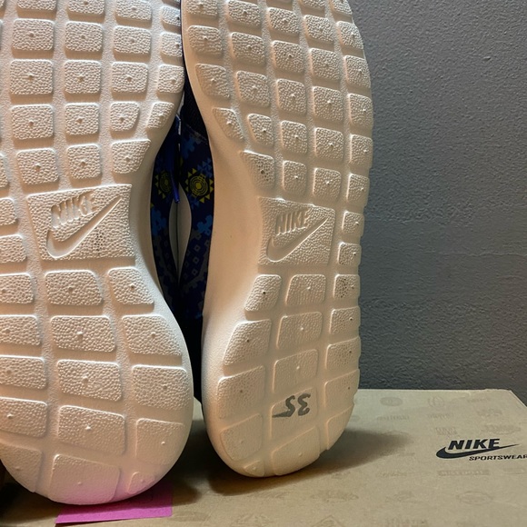 NIKE ROSHE RUN size 11 - Picture 4 of 5
